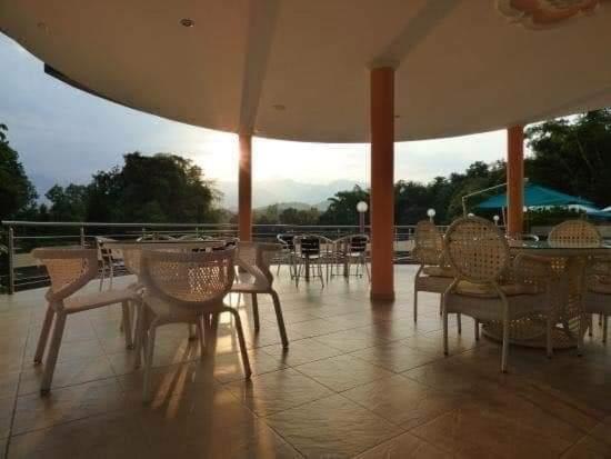 Hotel La Cascada Cristalina Melgar Ngoại thất bức ảnh